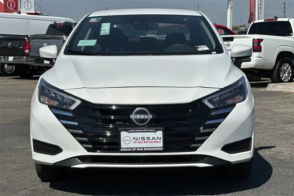 2025 Nissan Versa 1.6 SV photo 3