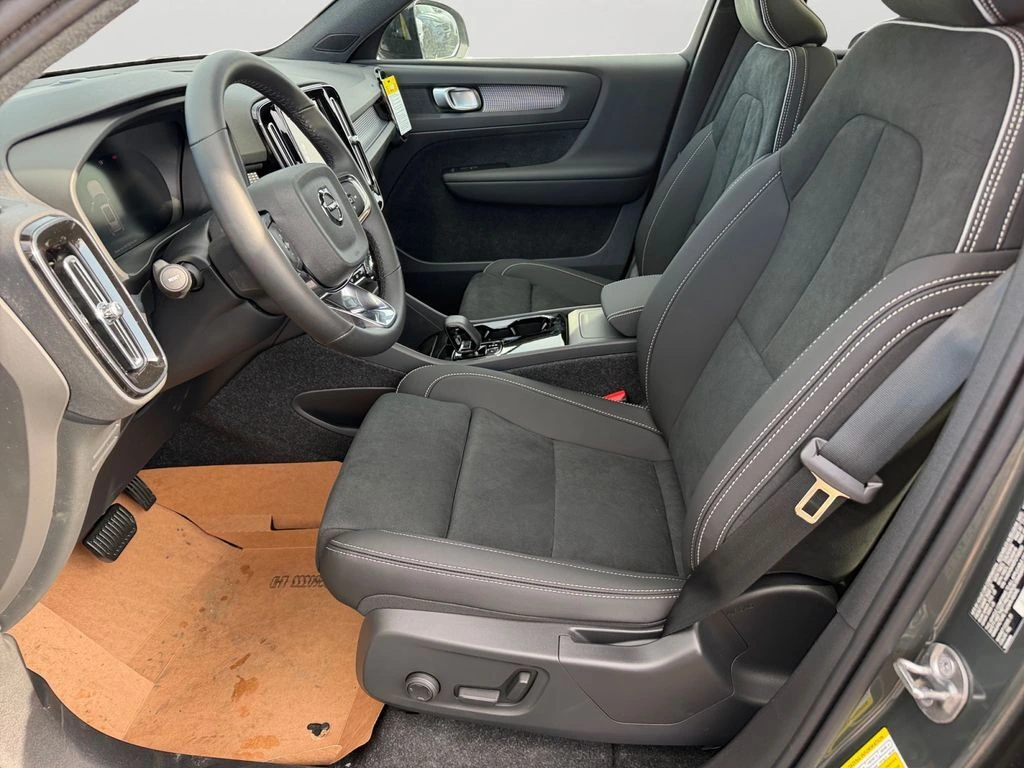 2026 Volvo - image 14