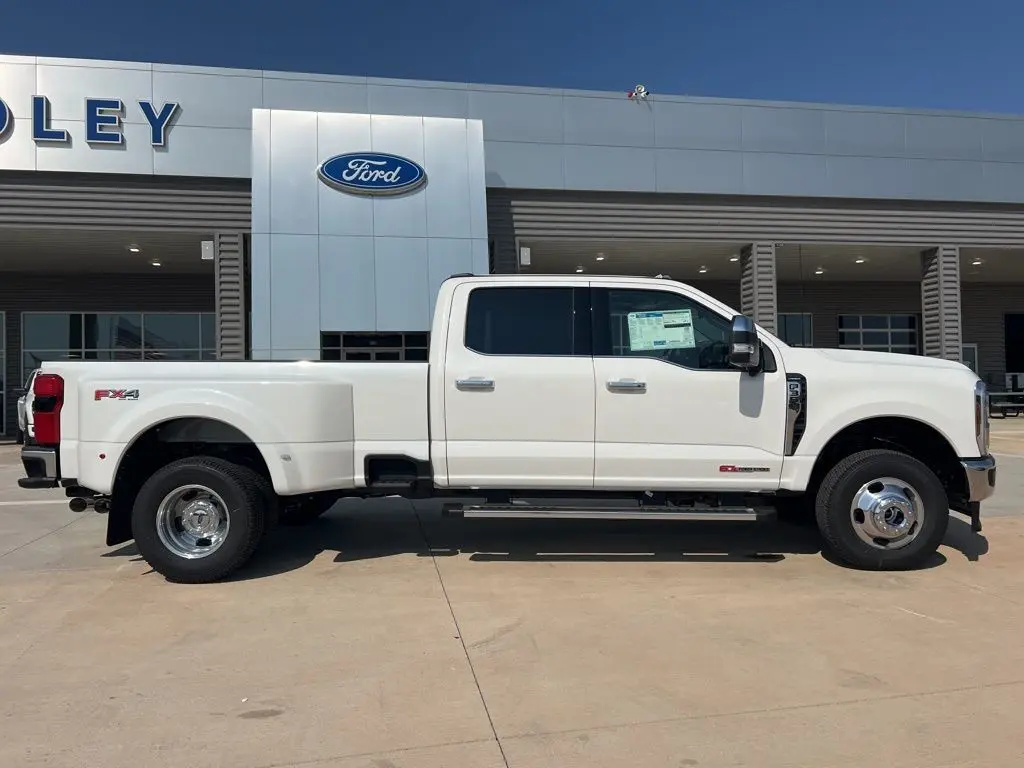 2026 Ford F-350 photo 3