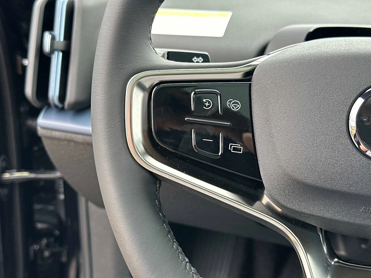 2026 Volvo - image 23
