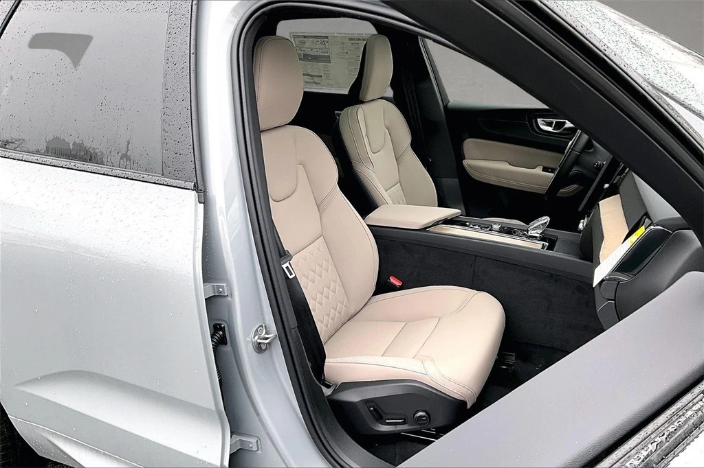 2026 Volvo - image 11