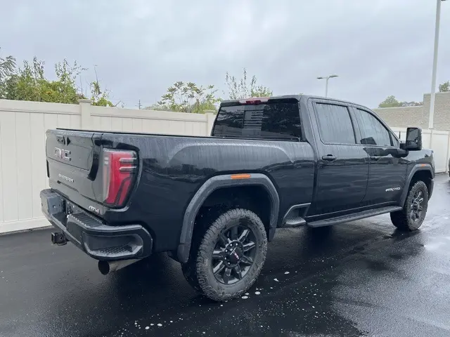2025 Gmc Sierra HD AT4 photo 3