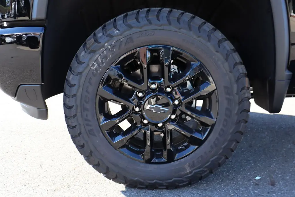2026 Chevrolet Silverado LT photo 25