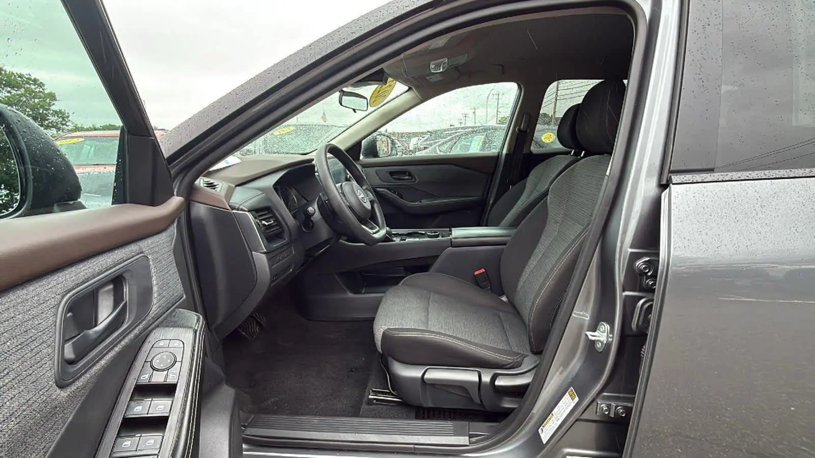 2022 Nissan Rogue S photo 16