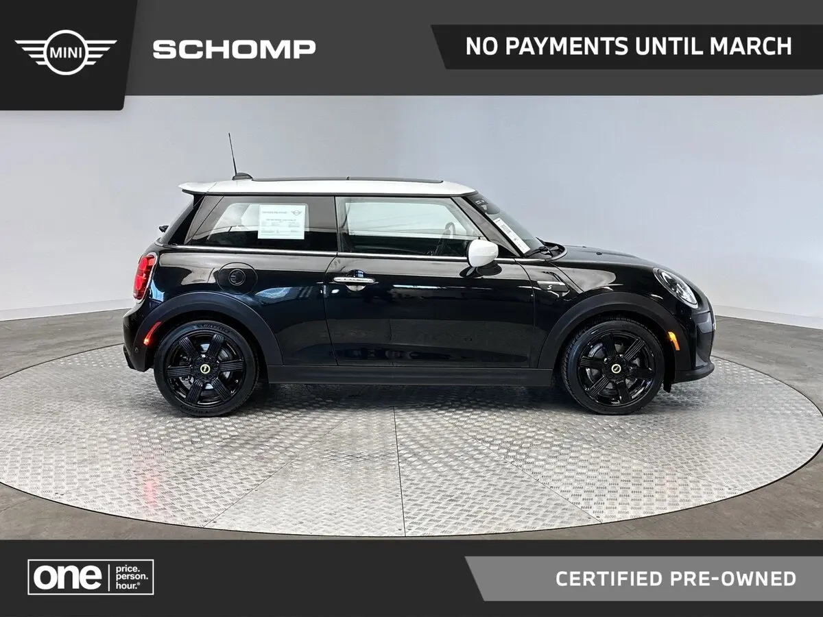 2024 MINI Hardtop 2 Door SE's photo
