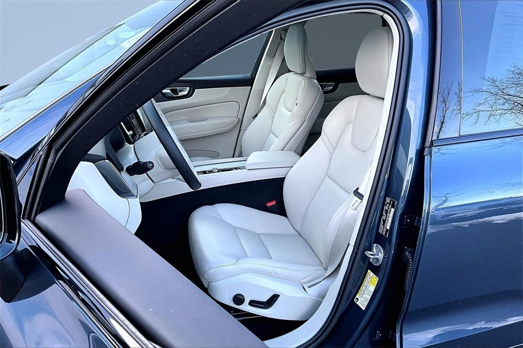 2023 Volvo - image 20