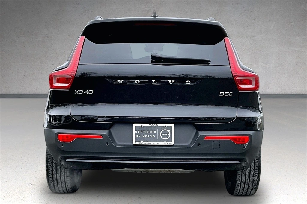 2026 Volvo - image 5