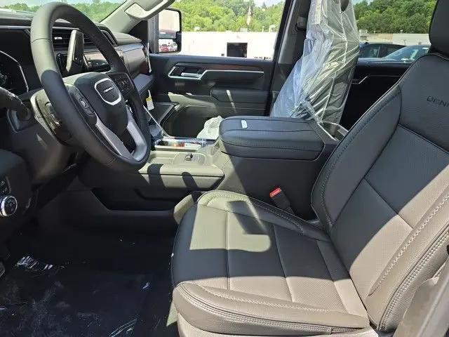 2025 Gmc Sierra HD Denali photo 2