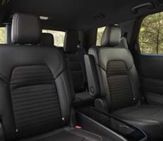 2nd-row Captain’s Chairs 2025 NISSAN Pathfinder