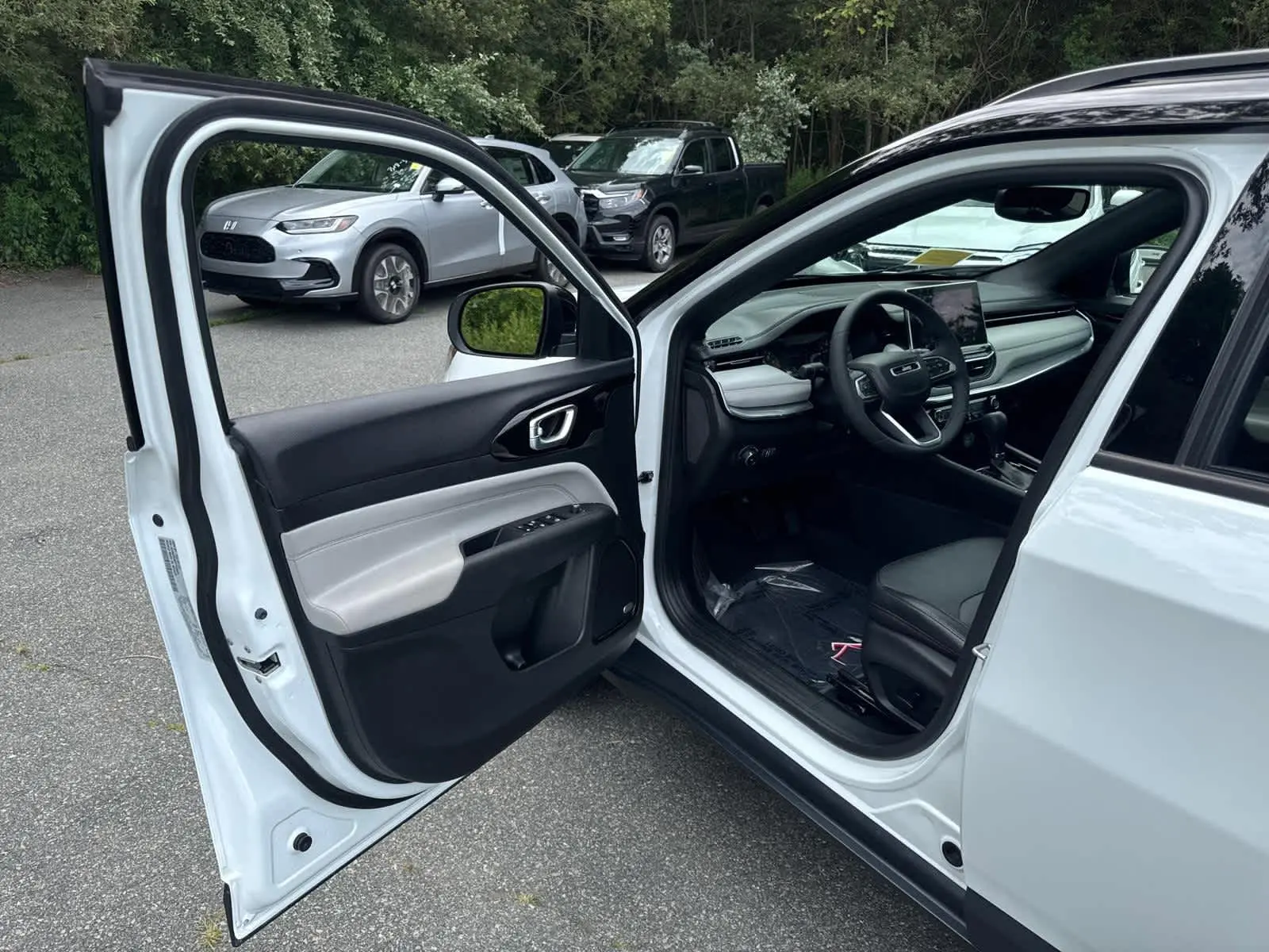 2023 Jeep Compass Limited photo 9