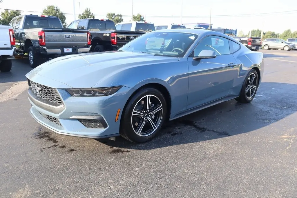 2025 Ford Mustang EcoBoost photo 9