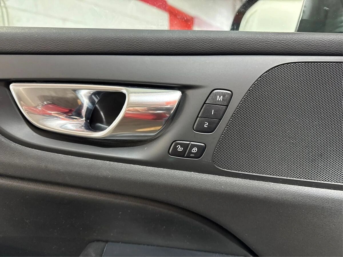 2022 Volvo - image 20