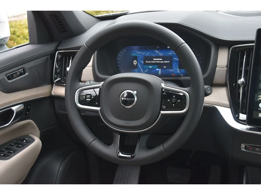 2026 Volvo - image 17