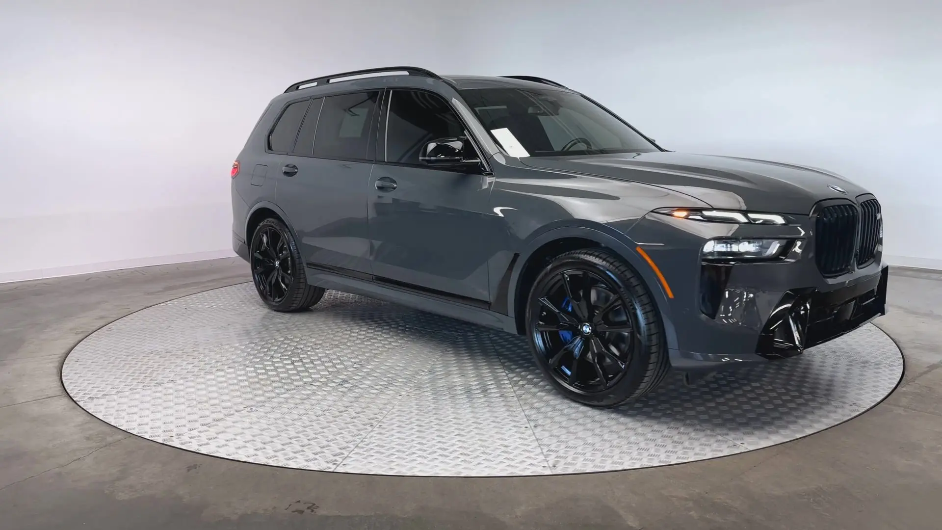 Used 2024 BMW X7 M60i with VIN 5UX33EM0XR9S33404 for sale in Highlands Ranch, CO