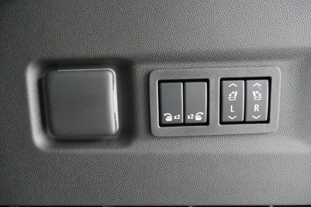 2026 Chevrolet Suburban Premier - Photo 31