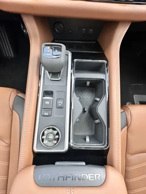 2025 Nissan Pathfinder Platinum photo 14