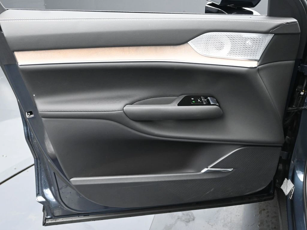 2025 Volvo EX90 Ultra - Photo 15