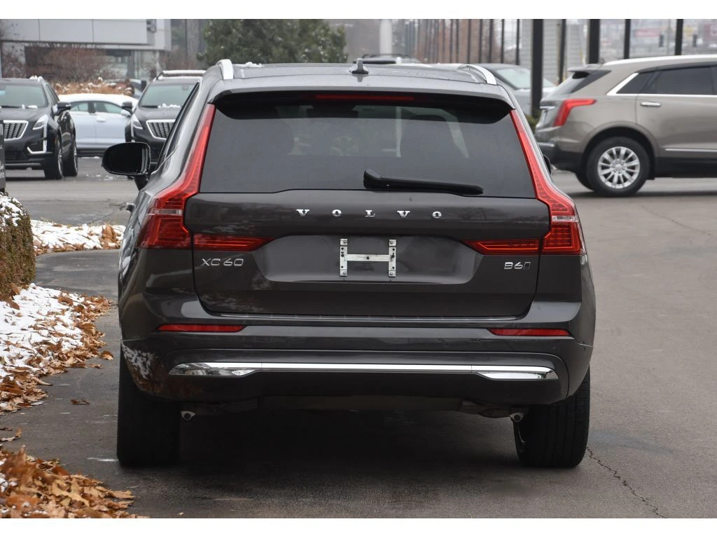 2022 Volvo - image 5