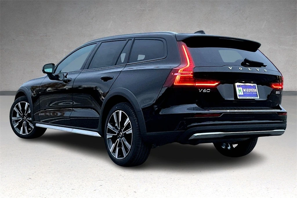 2026 Volvo - image 3