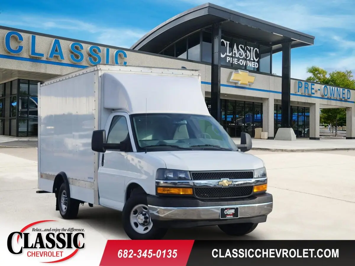 2025 Chevrolet Express Cutaway Base's photo