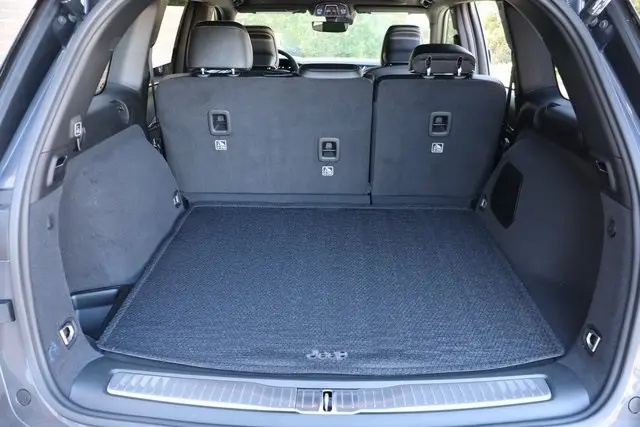 2025 Jeep Grand Cherokee Summit photo 35