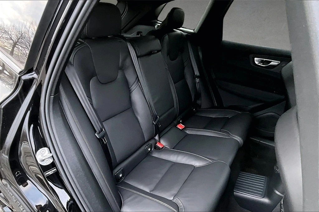 2026 Volvo - image 10