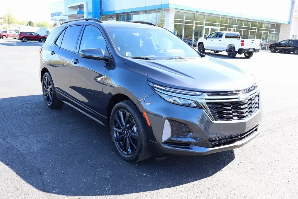 Used 2022 Chevrolet Equinox RS with VIN 2GNAXMEV3N6137645 for sale in Atwater, OH