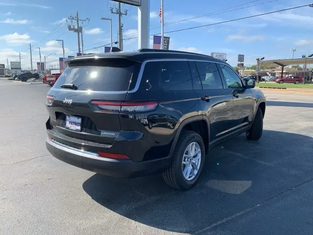 2025 Jeep Grand Cherokee Laredo photo 2