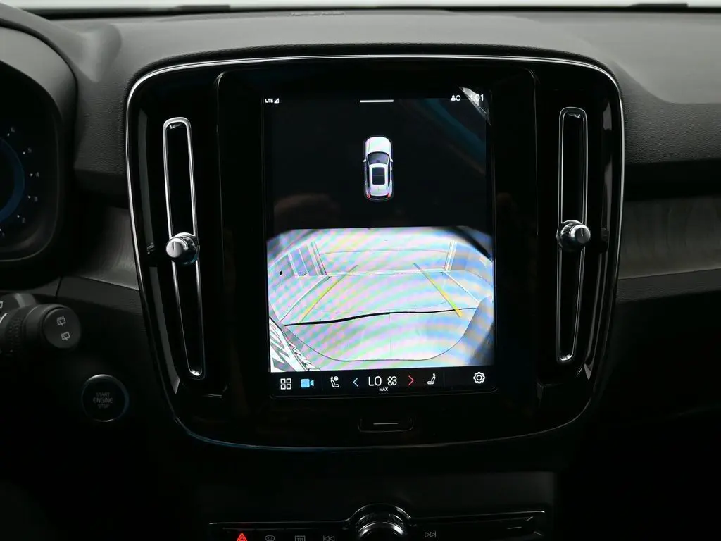 2025 Volvo - image 12