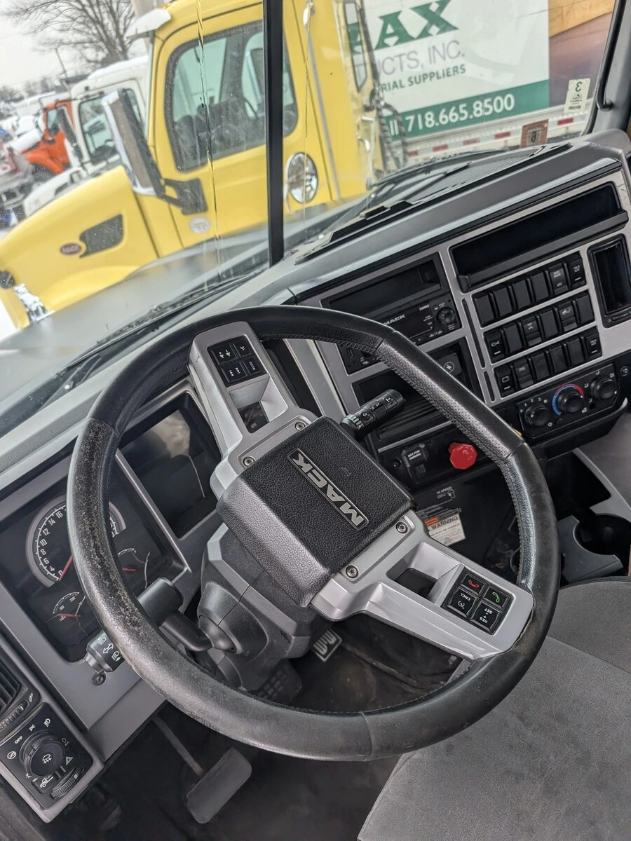 2020 Mack Pinnacle - image 18