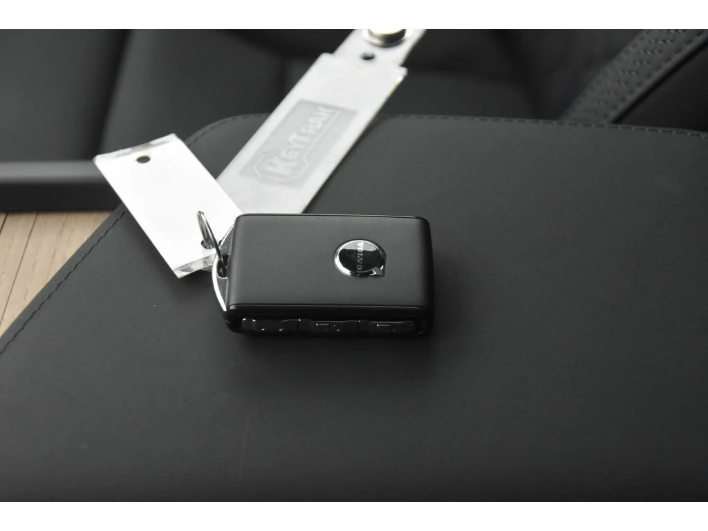 2026 Volvo - image 39