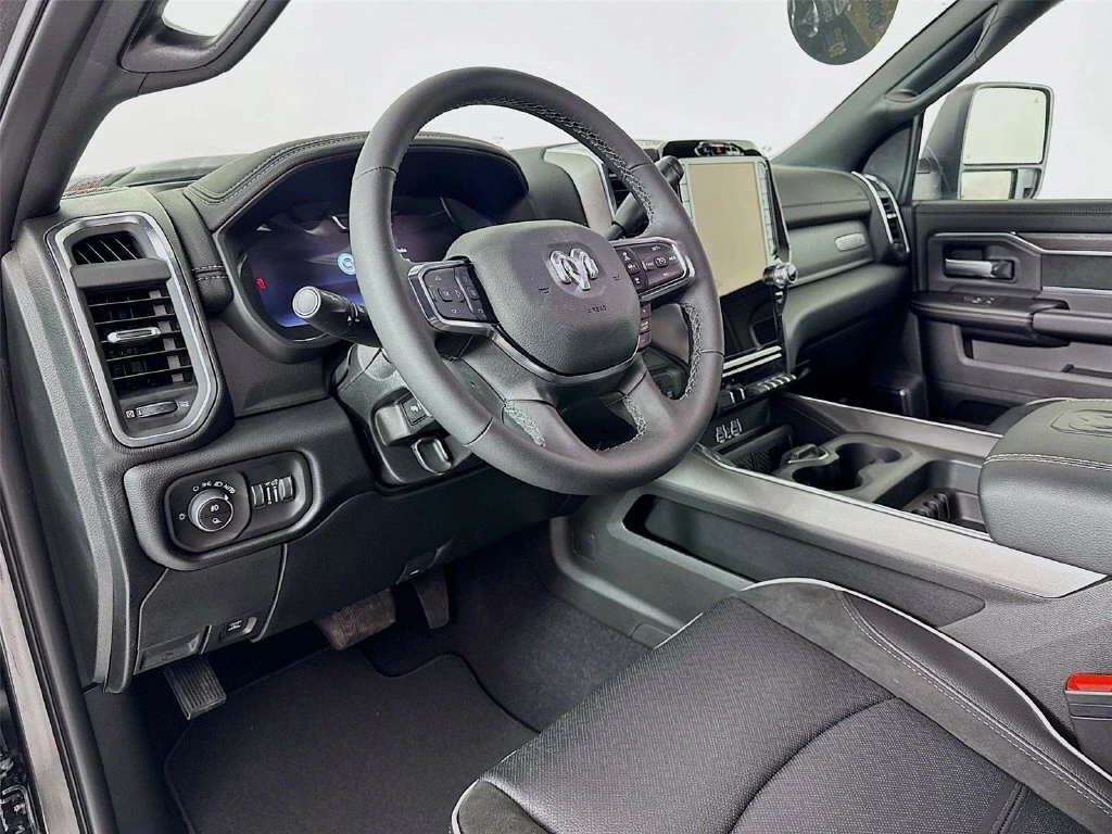 2026 RAM 3500 Laramie - Photo 9