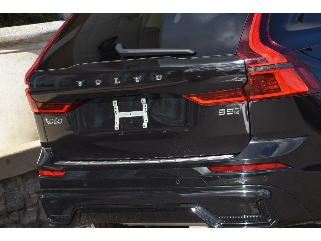 2026 Volvo - image 29