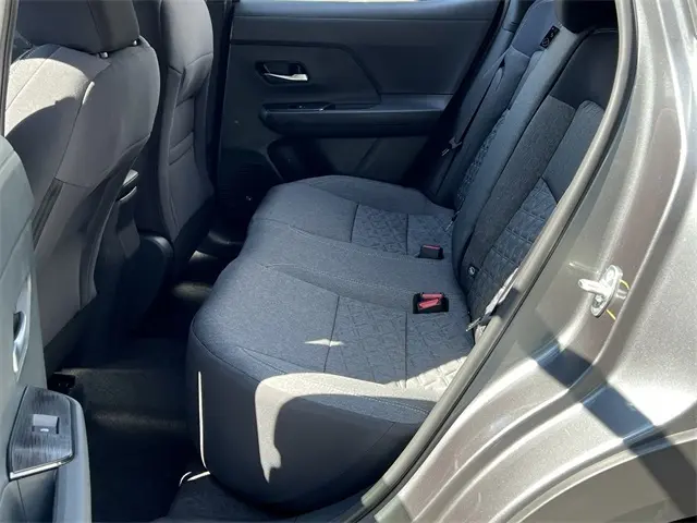 2026 Nissan Kicks SV photo 18