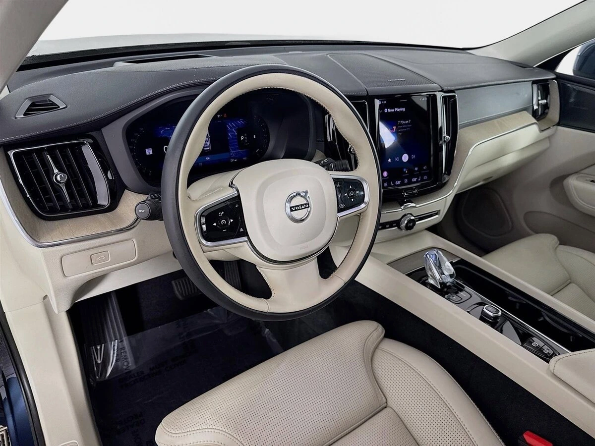 2023 Volvo - image 9