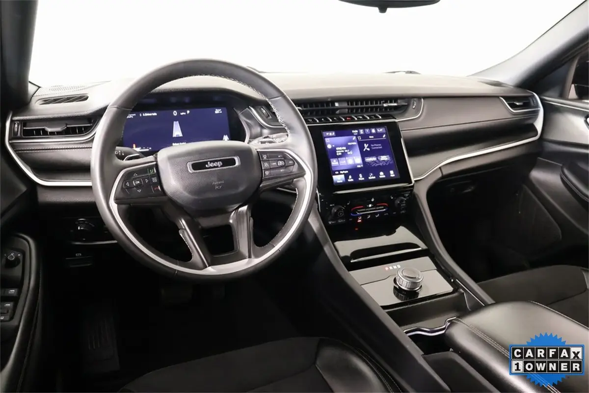 2024 Jeep Grand Cherokee Altitude photo 2