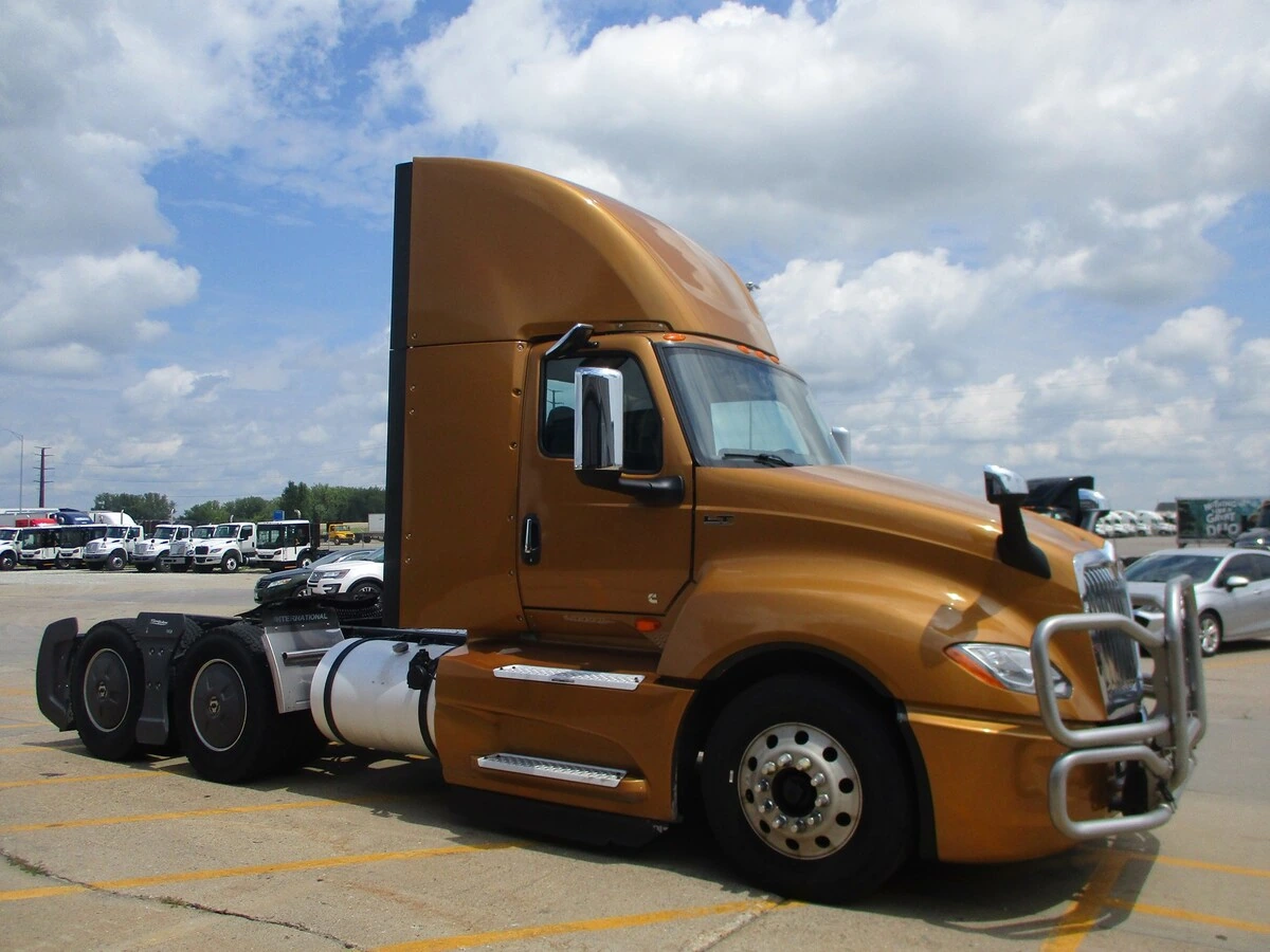 2022 International LT in Altoona, IA — photo 3