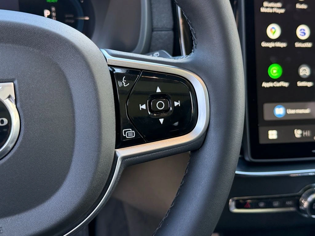 2025 Volvo - image 19