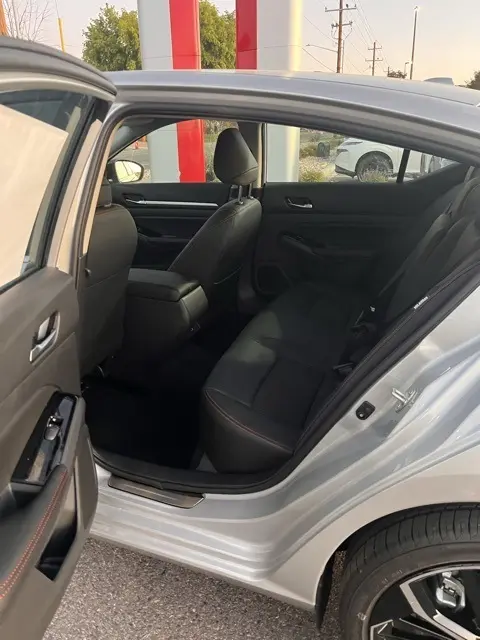 2025 Nissan Altima 2.5 SR photo 8