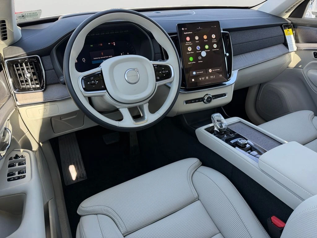 2026 Volvo - image 11