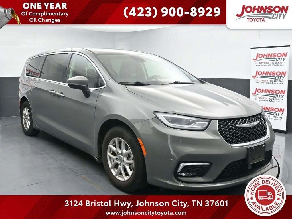 2023 Chrysler Pacifica Touring L's photo