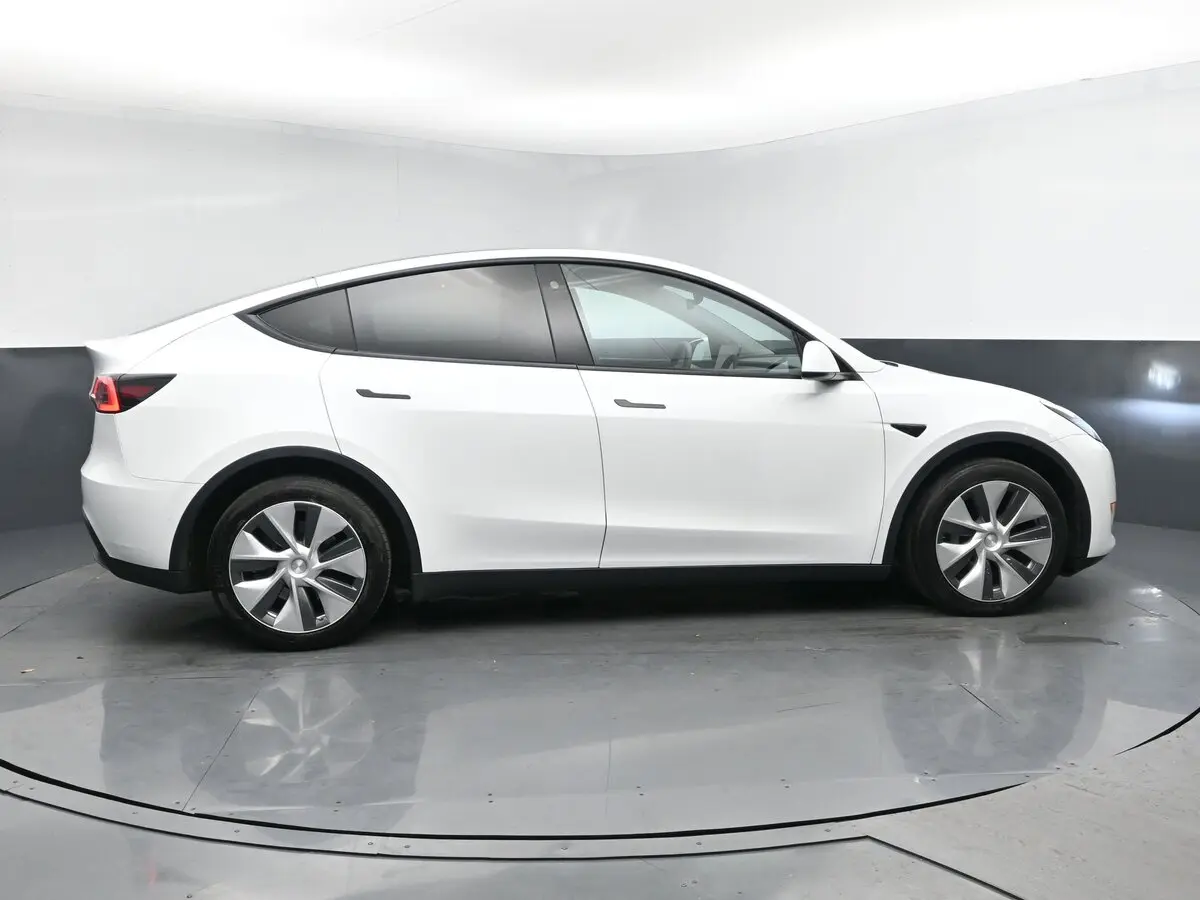 2021 Tesla Model Y Long Range photo 3