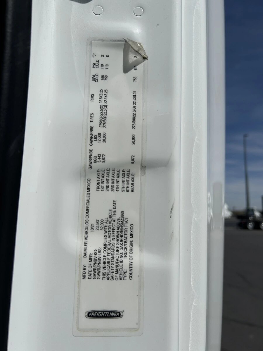 2022 Freightliner Cascadia - image 12