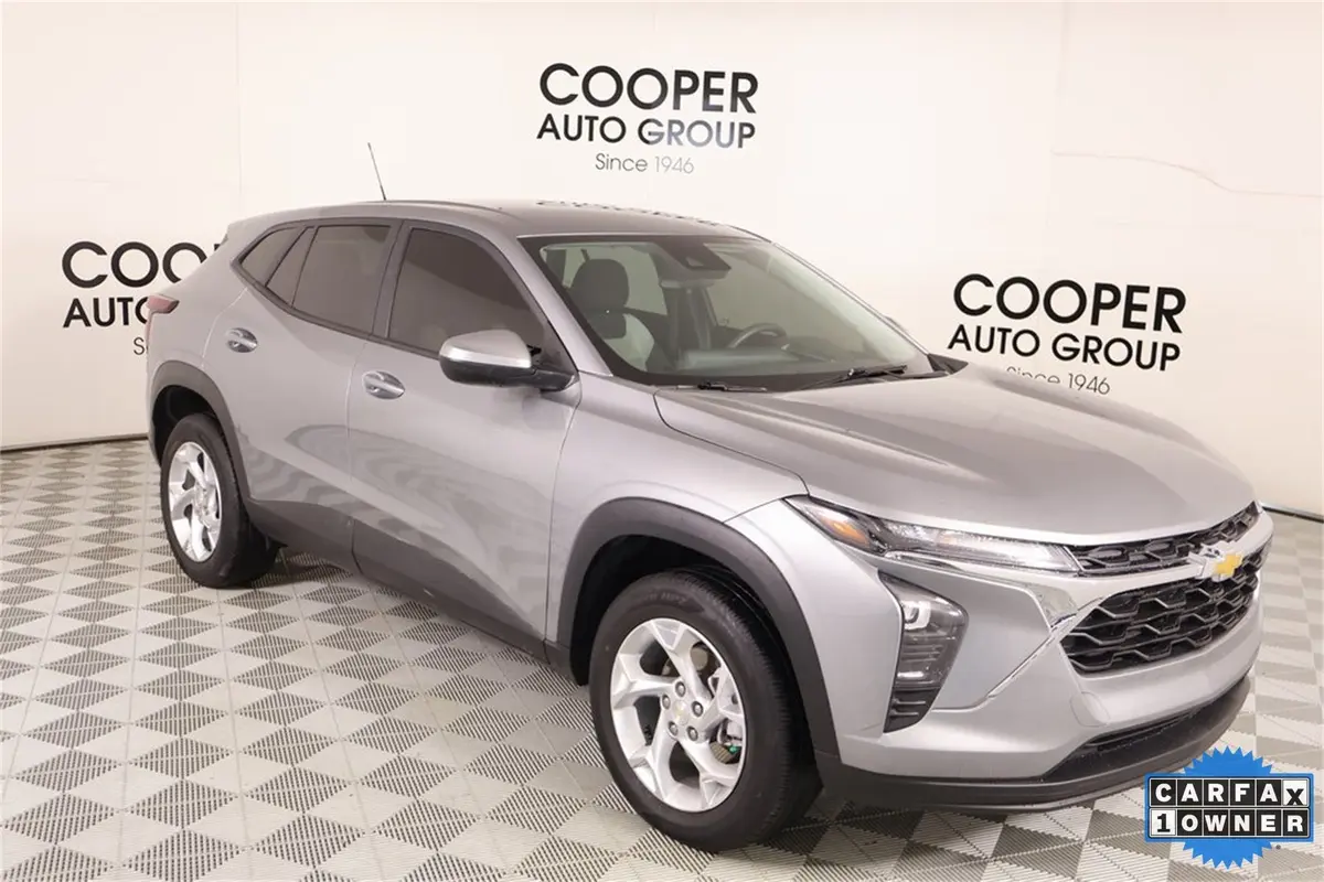 2024 Chevrolet Trax LS's photo