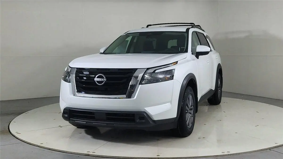 2025 Nissan Pathfinder SV photo 2