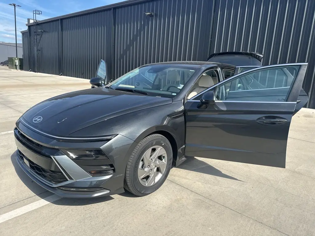2026 Hyundai Sonata SE photo 11