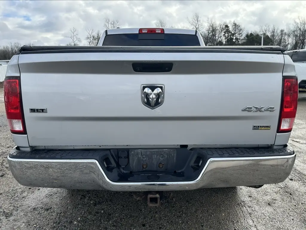2017 Ram 1500 SLT photo 4