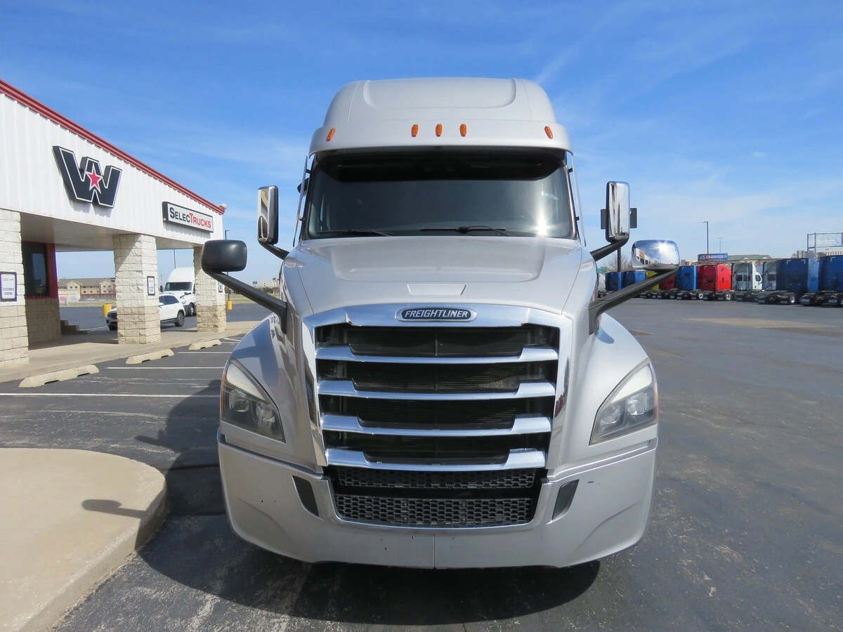 2022 Freightliner Cascadia - image 11