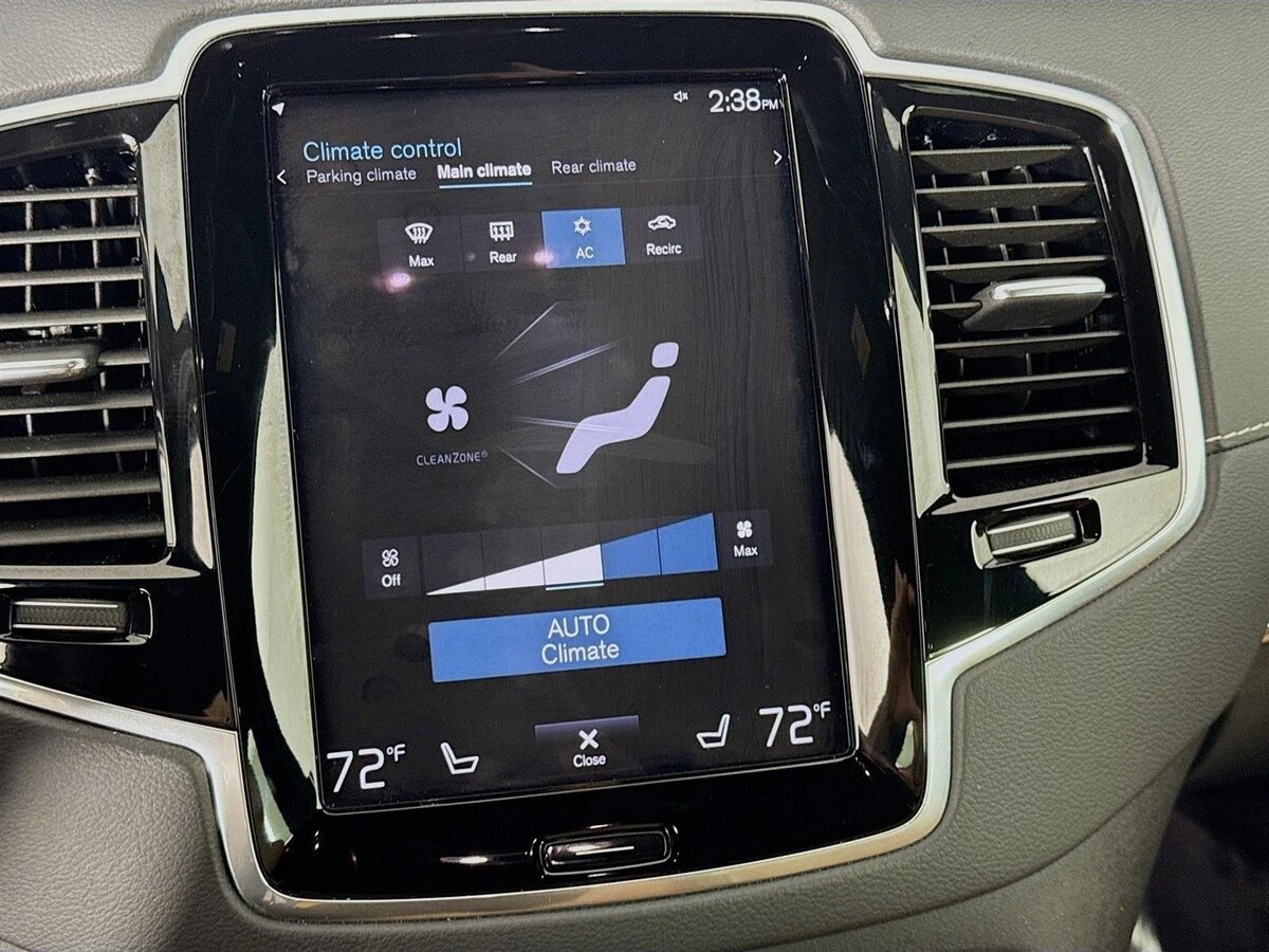 2022 Volvo - image 18