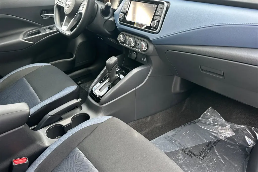 2025 Nissan Versa 1.6 SV photo 15